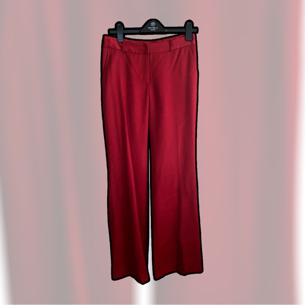 Parameter red pants.